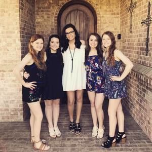 Meet your Posher, Elyssa